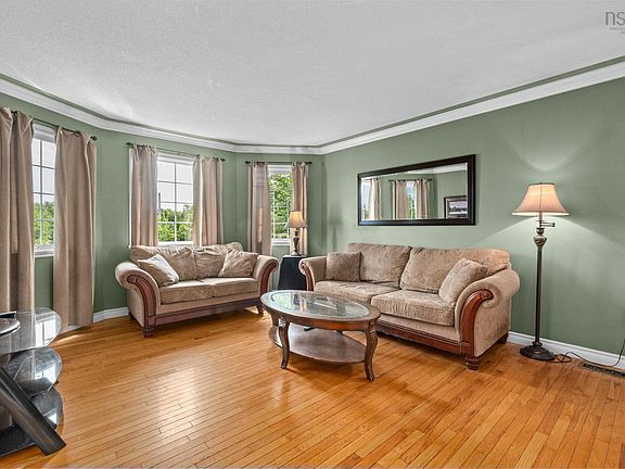 4th image of 214 Hemlock Dr