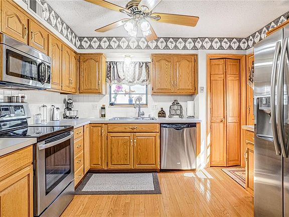 5th image of 806 Englewood St