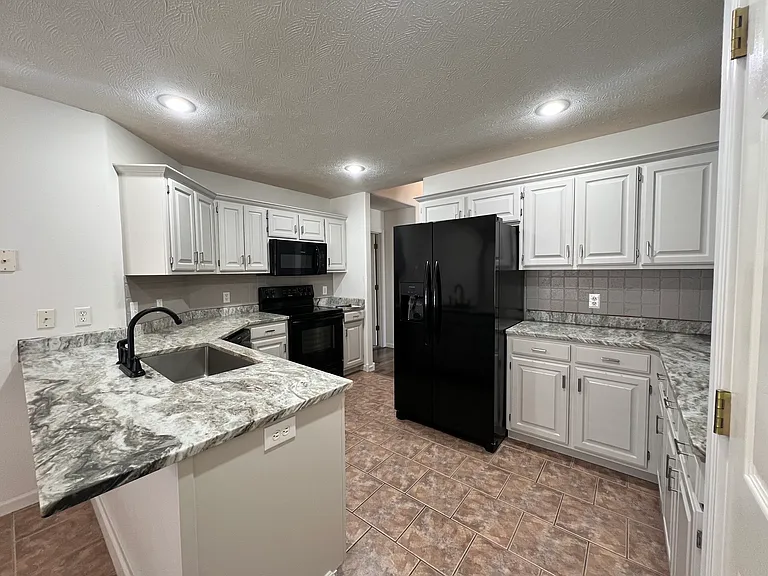 3600 N 28th St — Photo 2