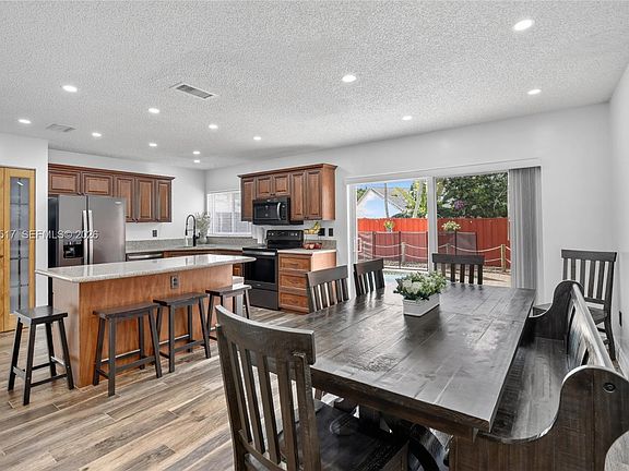 3rd image of 14630 Cedar Creek Pl