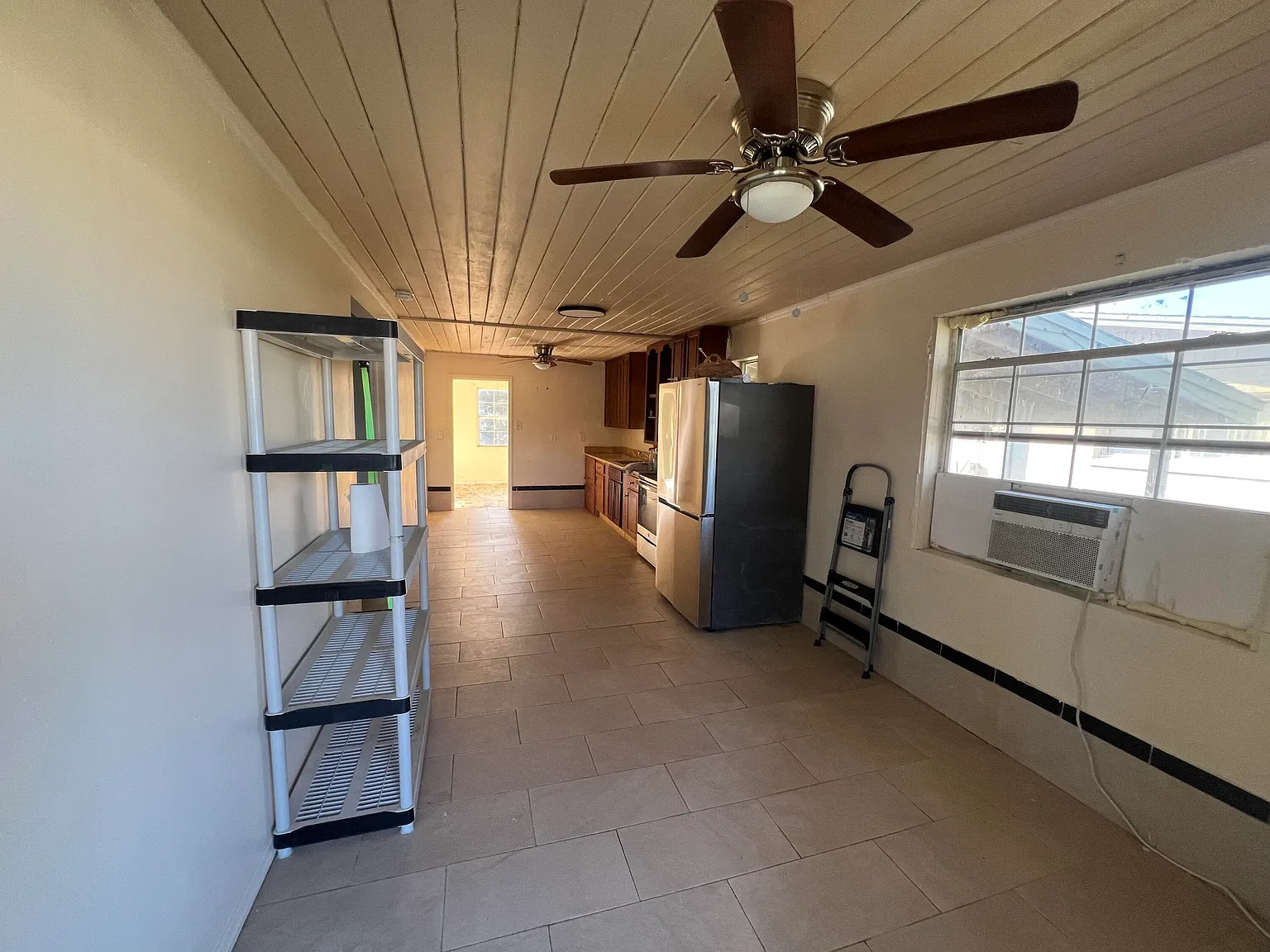3 bed, 1.0 bath, 816 sqft, $1,450 — Photo 3