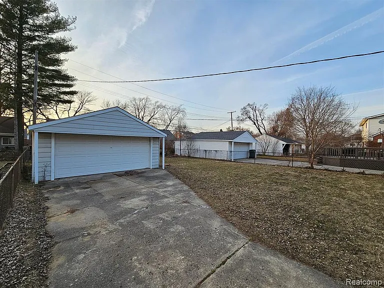 1501 N Silvery Ln — Photo 4