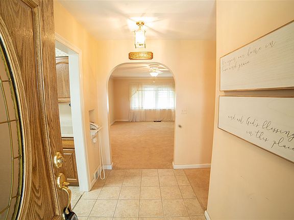 4th image of 516 N College St