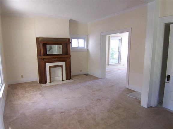 3rd image of 305 Kenwood Ave