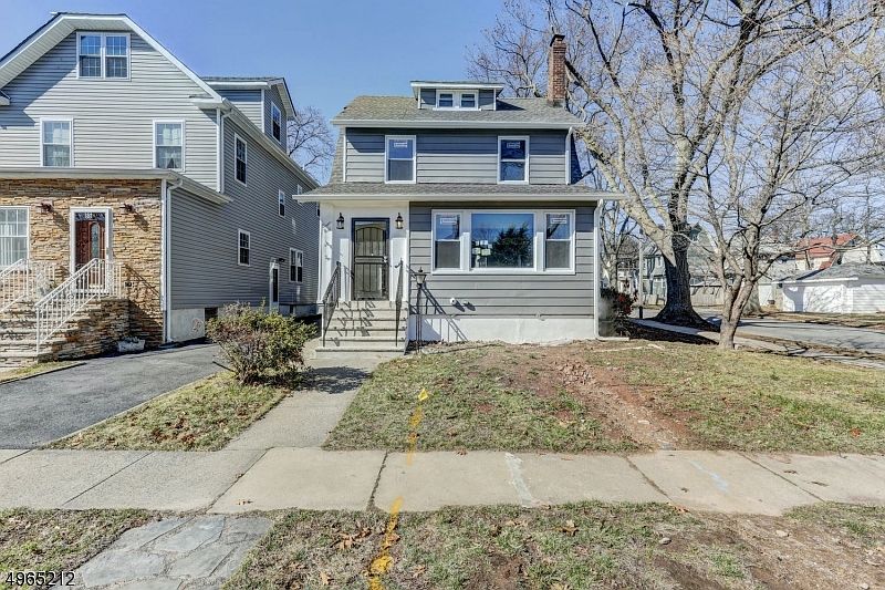 1st image of 89 Leslie St