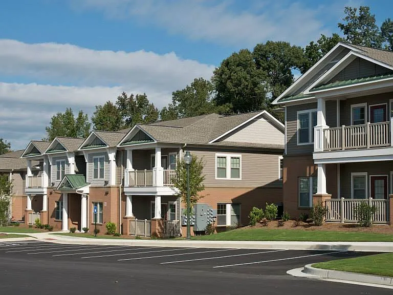 Farmington Hills Apartments — Photo 5