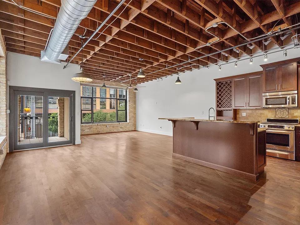 411 Brazos St #224