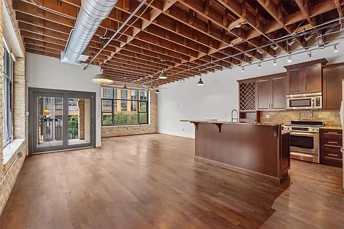 411 Brazos St #224 Photo 1