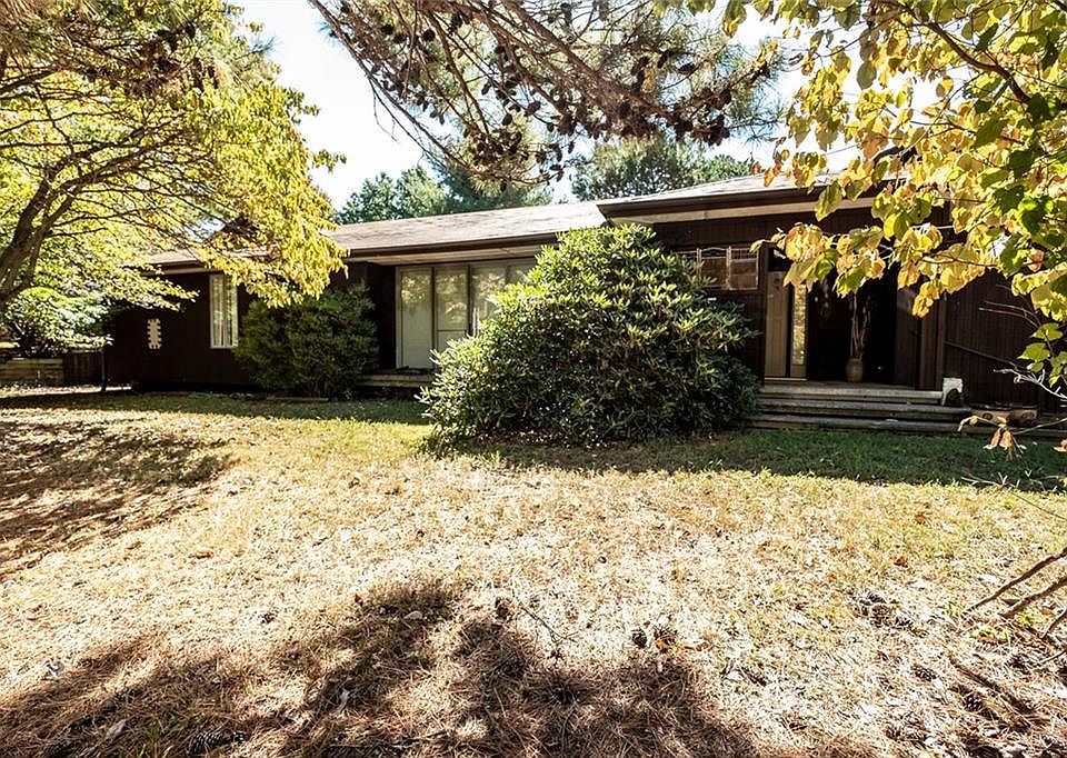 1st image of 5 Westbury Dr
