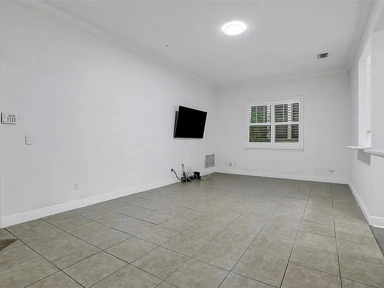 148 S Thornton Ave — Photo 26