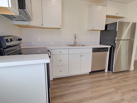 3rd image of 502 W 10th St #B