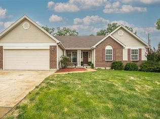 595 Oakwood Dr, Fenton, MO