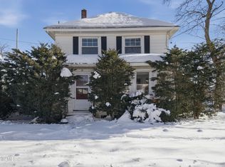 18 Meadow Ln, Pittsfield, MA 01201