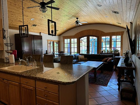 Kitchen Family room