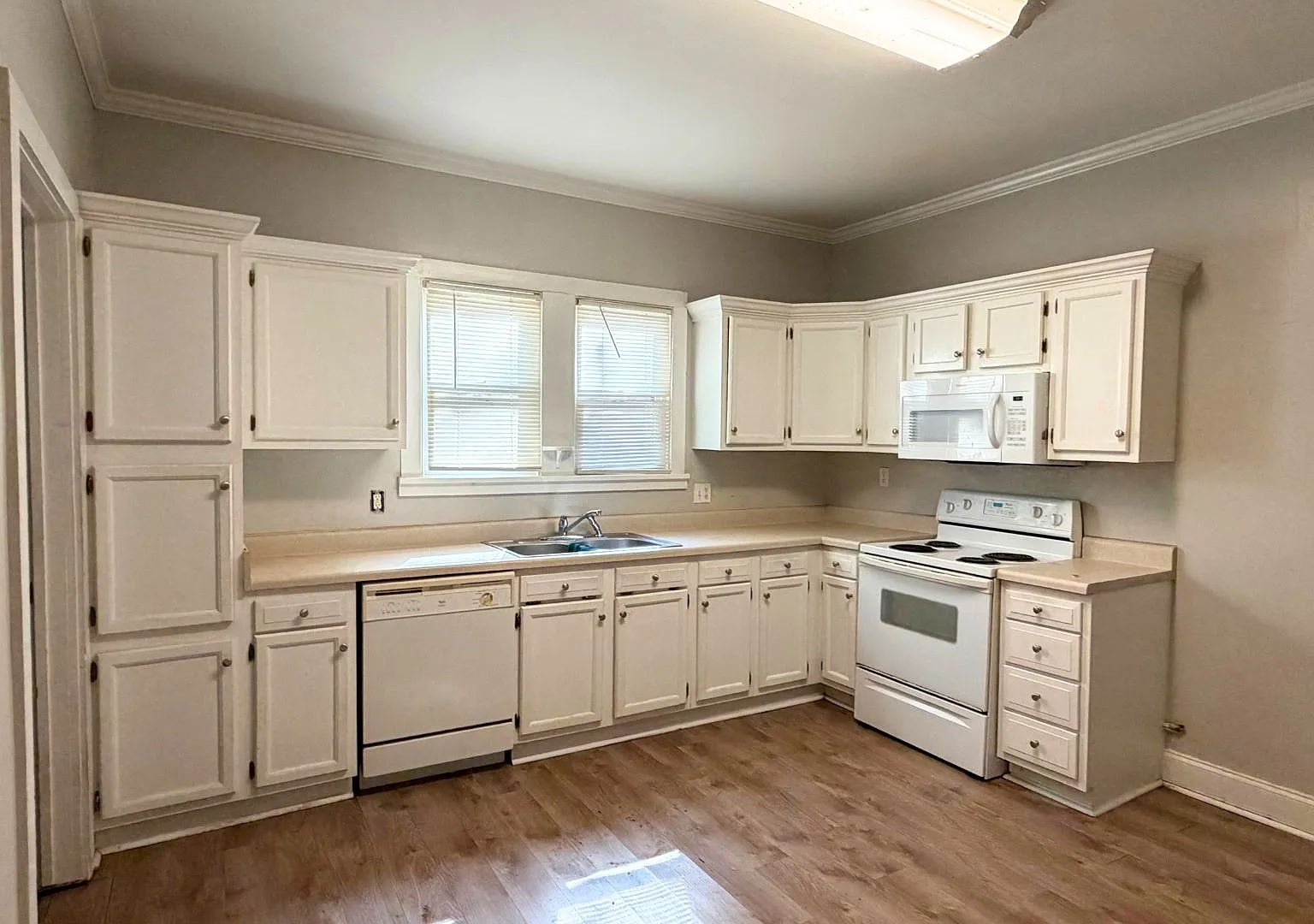 3 bed, 1448 sqft, $1,100 — Photo 2