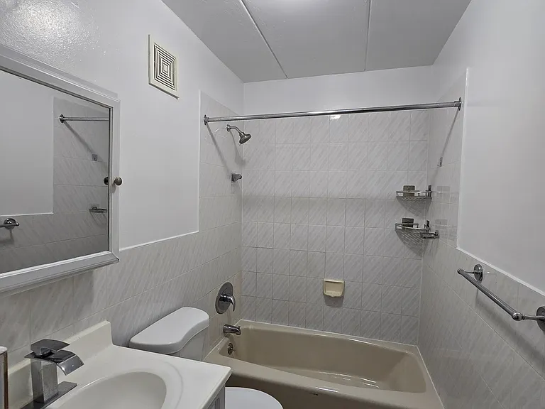 21-35 21st Ave #3R — Photo 9