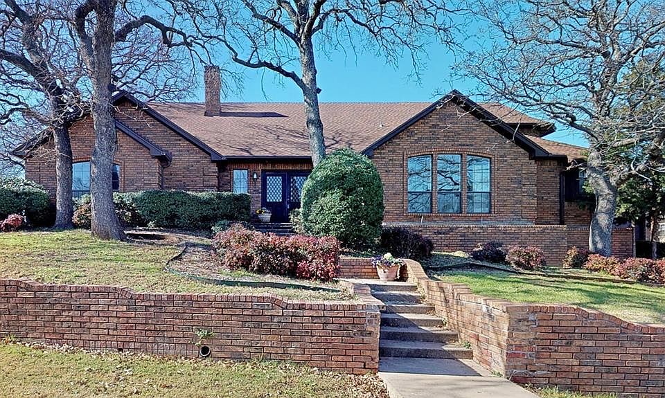 1st image of 335 Craig Cir