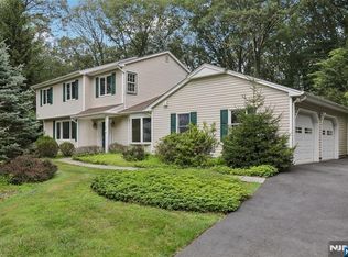 9 Arrowhead Rd, Mahwah, NJ 07430