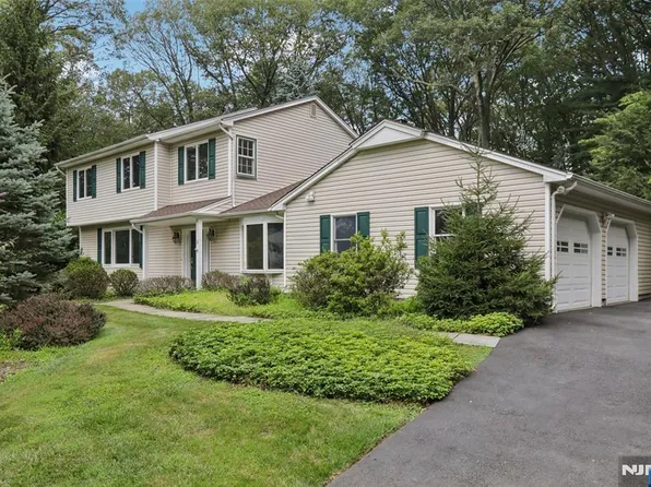 9 Arrowhead Rd, Mahwah, NJ 07430