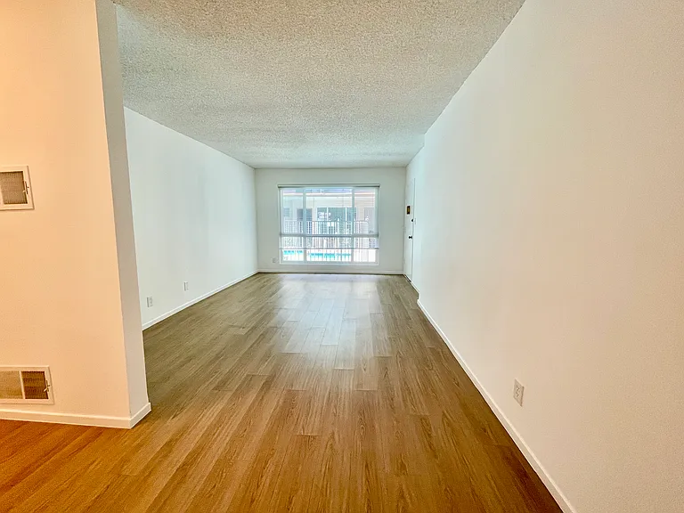 934 N Gardner St #8 — Photo 3