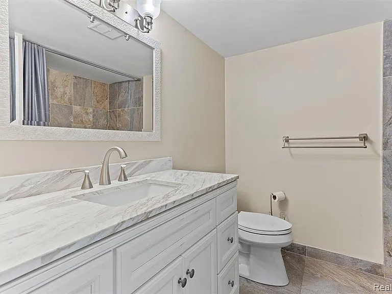 44435 Savery Dr — Photo 11
