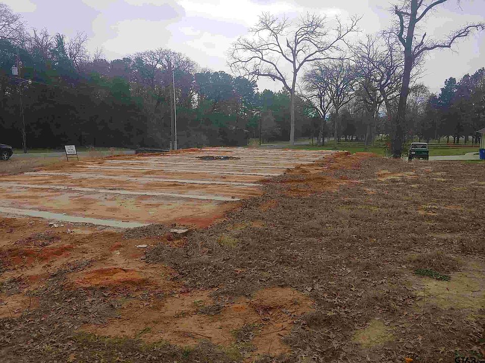 2nd image of 209 Peachtree Ln