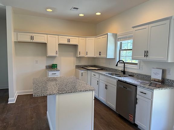 5th image of 302 Cinchpost Cir