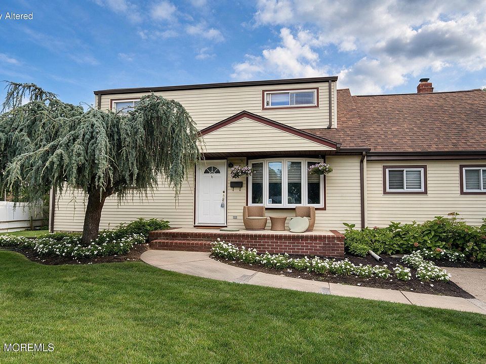1st image of 7 Carole Dr