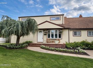 7 Carole Dr, Oakhurst, NJ 07755