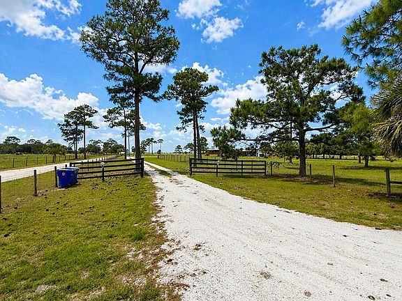 3rd image of 1075 SW Rucks Dairy Road