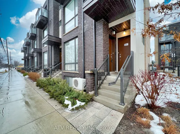 26 Fieldway Rd #35, Toronto, ON M8Z 0E3
