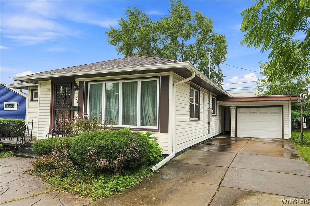 3 bed, 1.0 bath, 1085 sqft, $2,000 — Photo 3