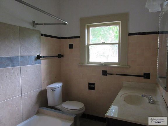 2nd image of 802 S Palm Court Dr