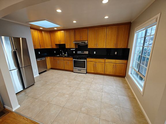 2nd image of 338 Ney St