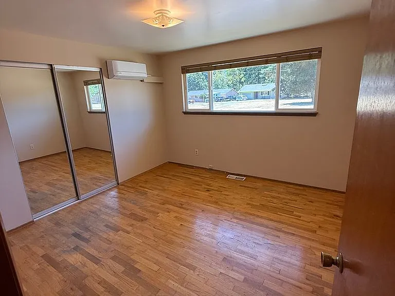 1408 Corona Ave — Photo 10