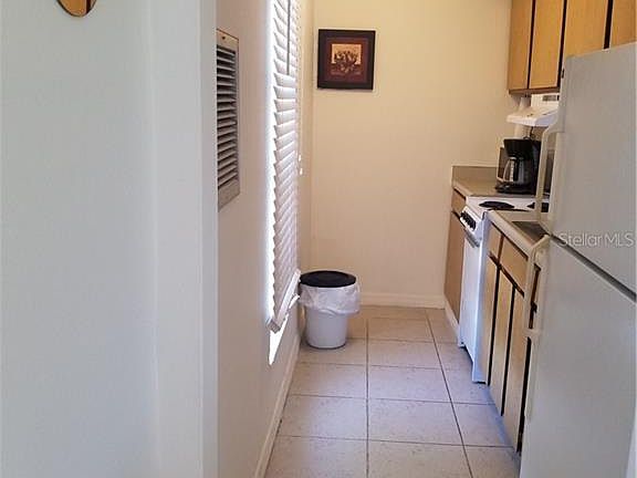 2nd image of 1833 Club Cir