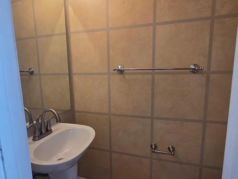 940 Newington Ct — Photo 11