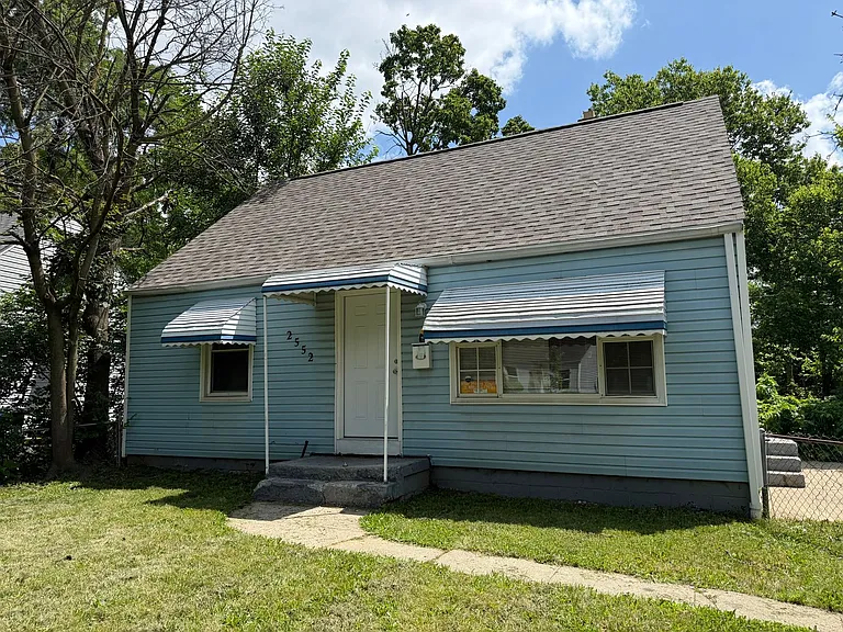 2552 Renwood Pl — Photo 2