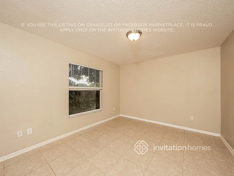 1660 E Breezy Ln — Photo 11