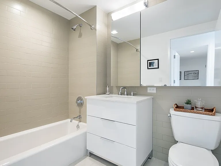 535 W 43rd St S #15C — Photo 6