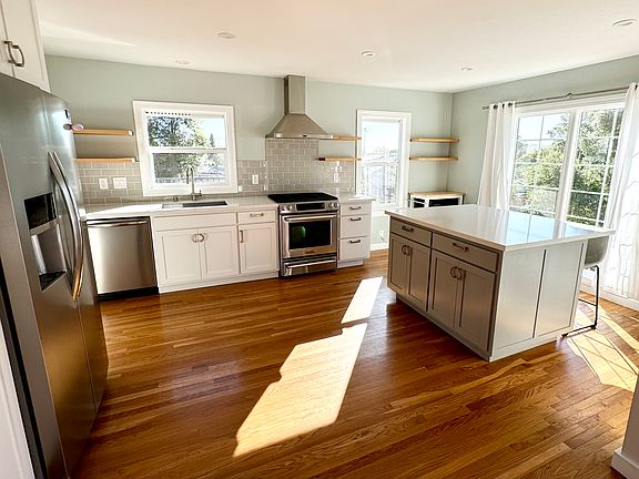 3rd image of 12 Orchard Ln