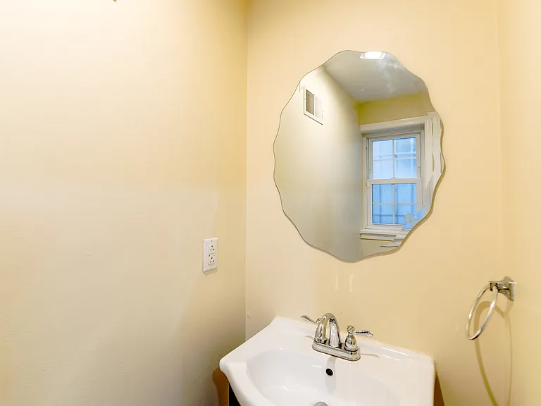 2134 Sears St — Photo 14