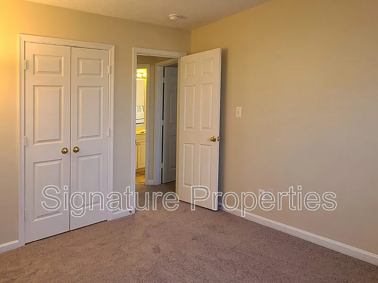106 Regina Ln — Photo 23