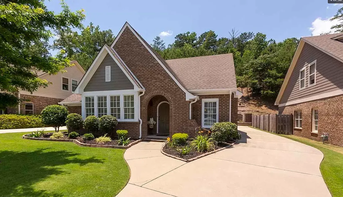 4640 Amberley Dr — Photo 1