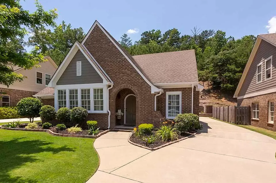 4640 Amberley Dr