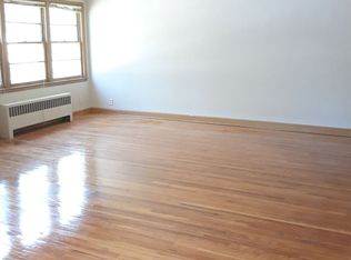 2 Bed/1 Bath Apt- Upper-level unit with Remodeled Bath - Available NOW!, South Saint Paul, MN 55075