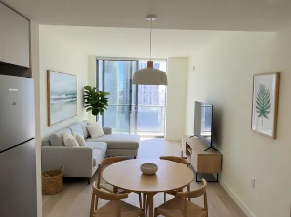 190 NE 3rd St, Miami, FL