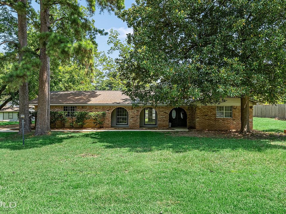 1st image of 305 Pecan Dr