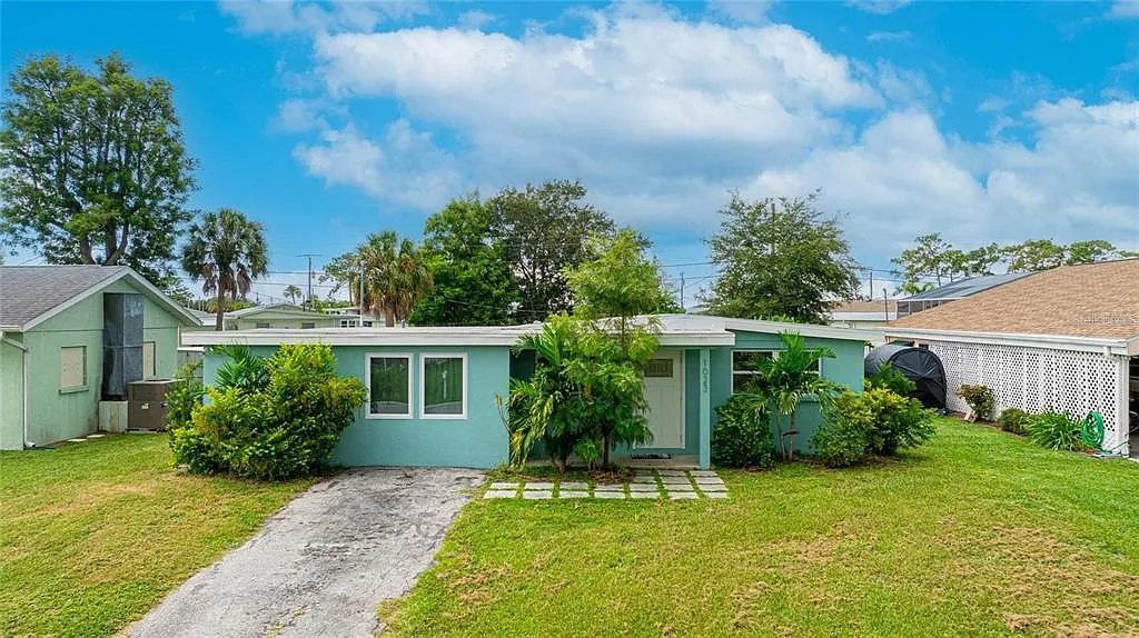 3 bed, 2.0 bath, 1174 sqft, $2,050 — Photo 1