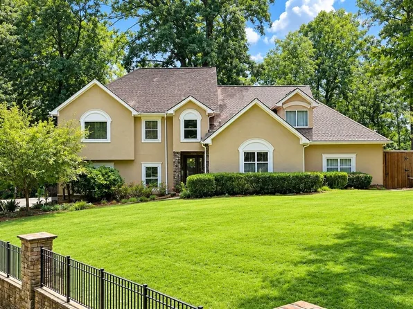 6319 Lakeview Dr, Buford, GA 30518